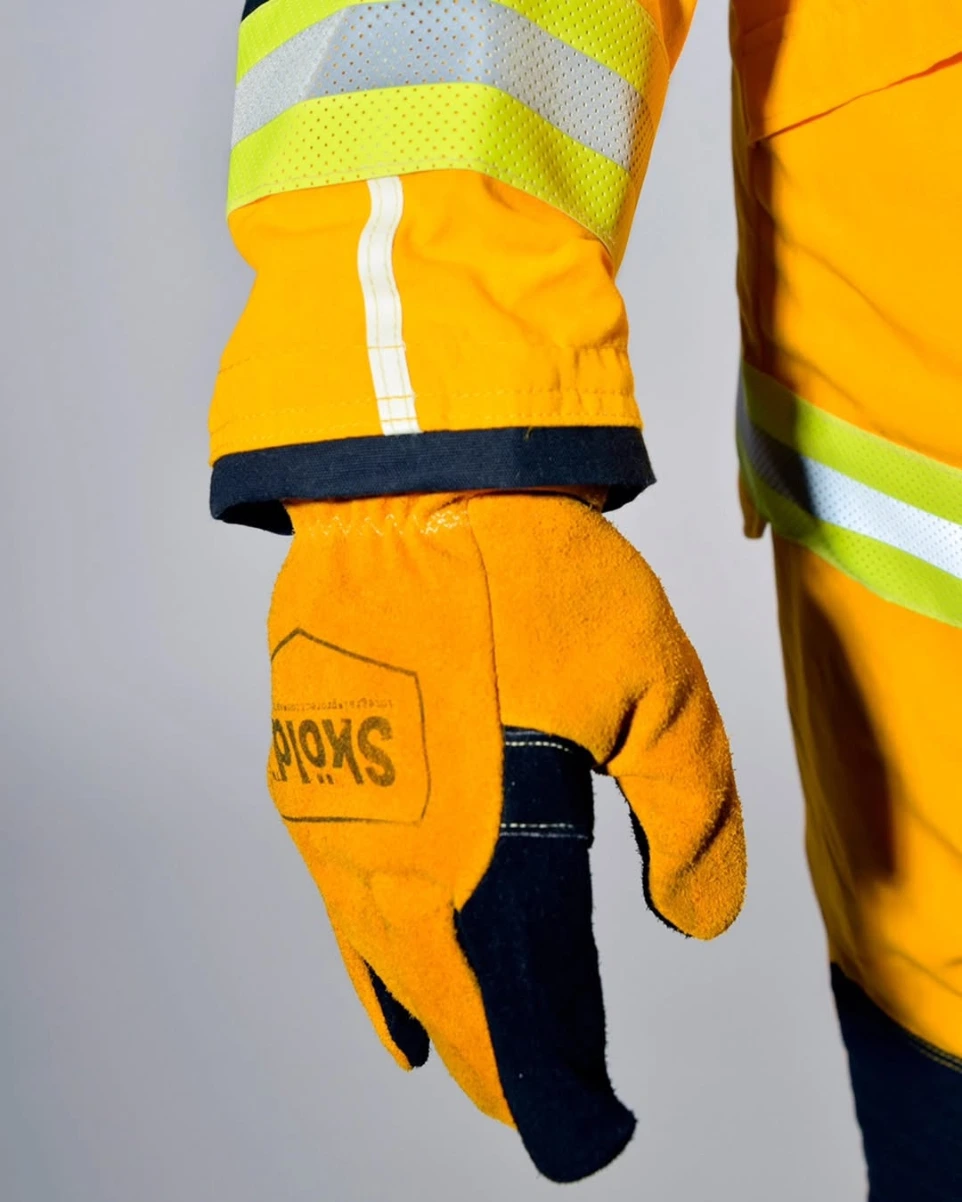 Guante de bombero brigadista marca sköld a detalle
