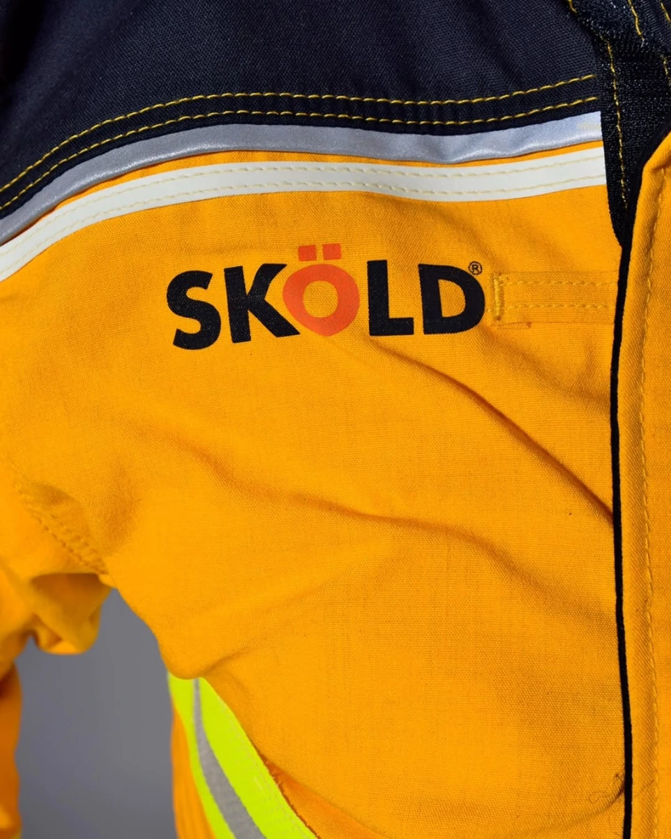 Detalles de traje brigadista defender sköld